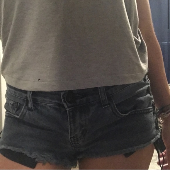 One Teaspoon Black side tie Jean shorts! 25/26 - Picture 3 of 9
